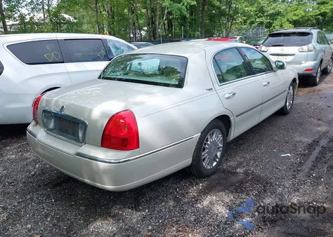 2006 Lincoln Town Car Signature Limited из США, поврежденный, VIN 1LNHM82V26Y619302